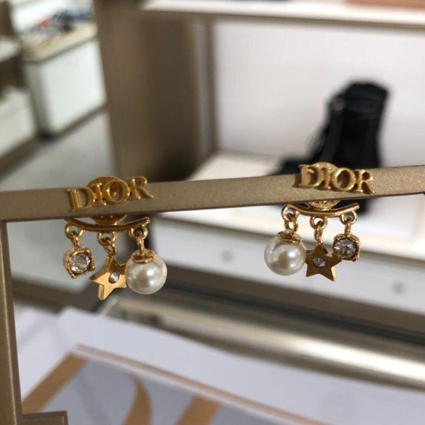 累積売上総額第１位【DIOR】ディオレボリューション ピアス